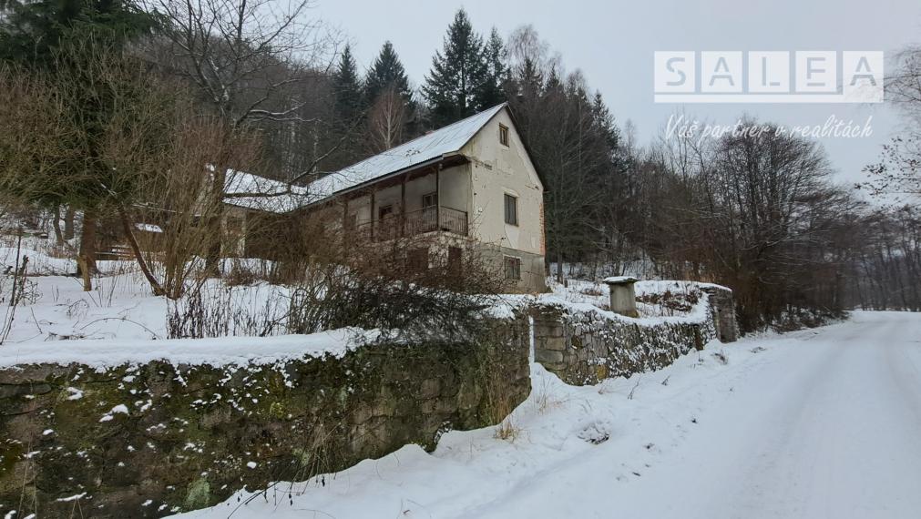 Rodinný dom  v obci Ostrý Grúň s pozemkom a záhradou 4462m2