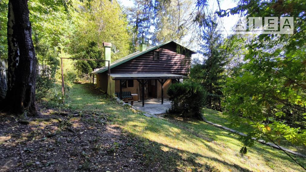CHATA UPROSTRED LESA, POZEMOK 1782m2, ČADCA - BREHY