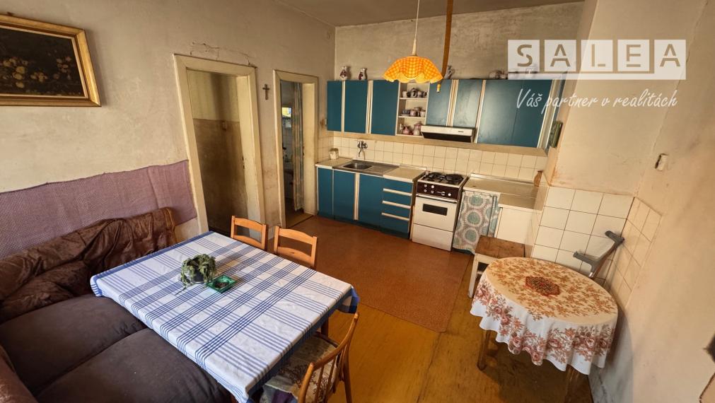 Rodinný dom, pôvodný stav, 1 787m2, Kráľová pri Senci