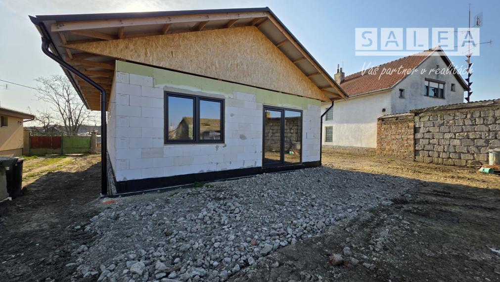 4i Novostavba  stav hrubá stavba pozemok 583m² Dolné Saliby