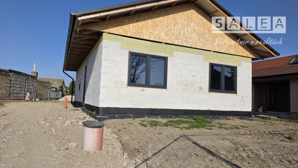 4i Novostavba  stav hrubá stavba pozemok 583m² Dolné Saliby