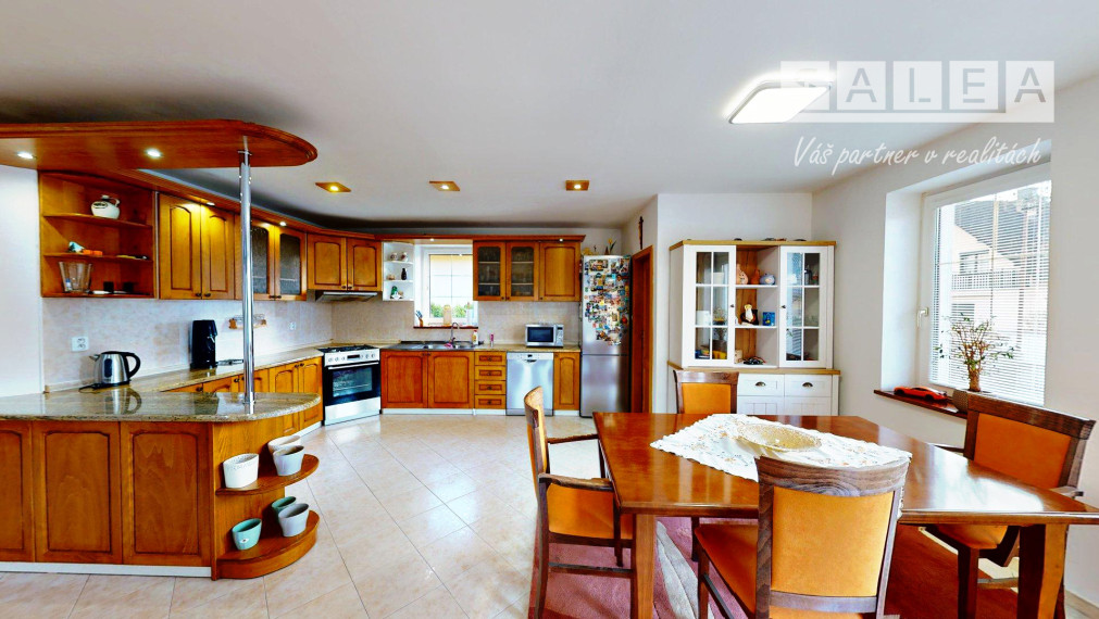 ŽILINA-BYTČICA - 6 IZBOVÝ RODINNÝ DOM+POZEMOK 600m2 + GARÁŽ