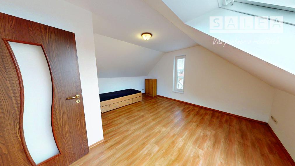 (REZERVOVANÉ) TEHLOVÝ DOM, POZEMOK 784m2, ŽILINA - ROSINKY