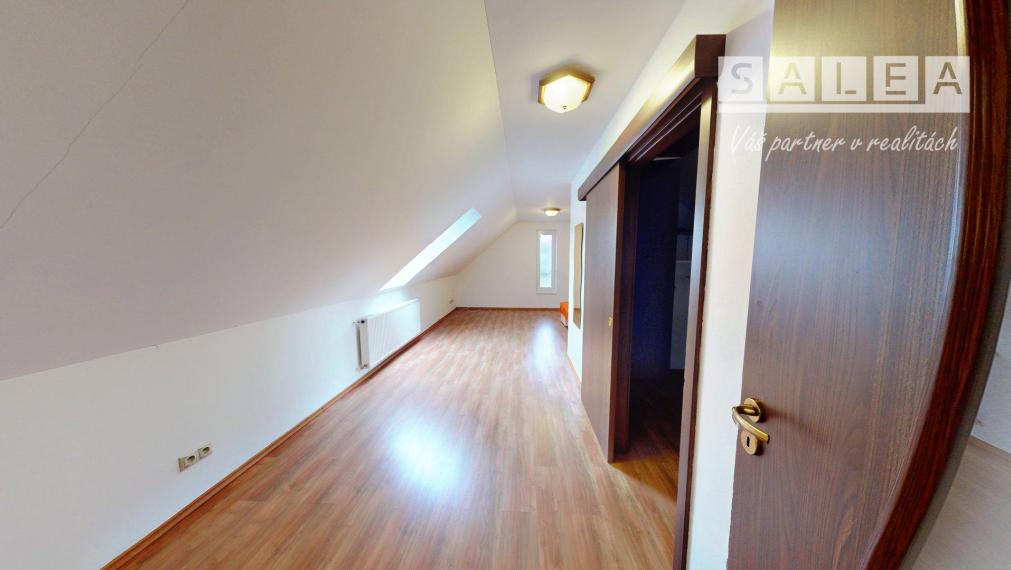 (REZERVOVANÉ) TEHLOVÝ DOM, POZEMOK 784m2, ŽILINA - ROSINKY