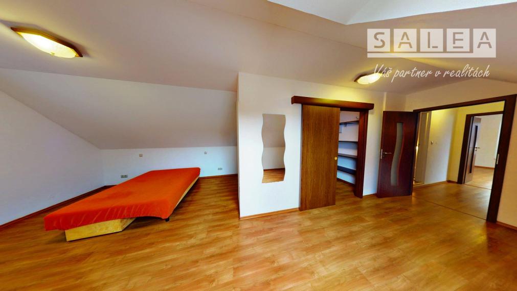 (REZERVOVANÉ) TEHLOVÝ DOM, POZEMOK 784m2, ŽILINA - ROSINKY