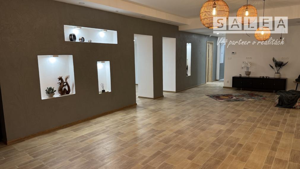 Prenájom pre pestrú ponuku služieb pešia zóna Šaľa 200 m2 alebo po miestnostiach