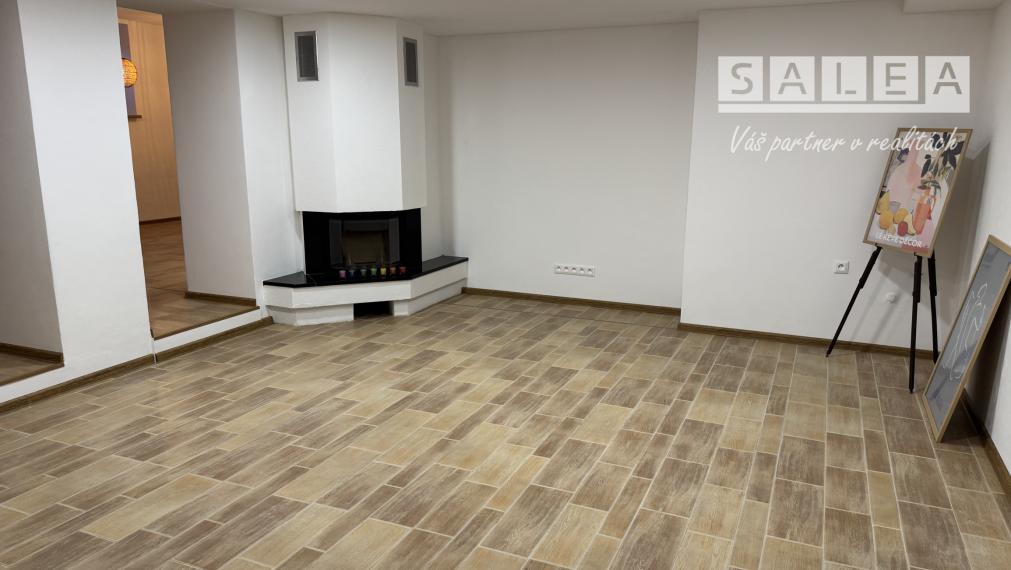 Prenájom pre pestrú ponuku služieb pešia zóna Šaľa 200 m2 alebo po miestnostiach