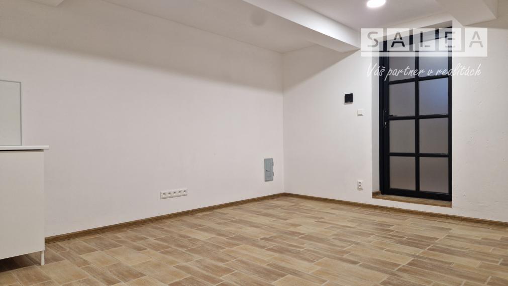 Prenájom pre pestrú ponuku služieb pešia zóna Šaľa 200 m2 alebo po miestnostiach