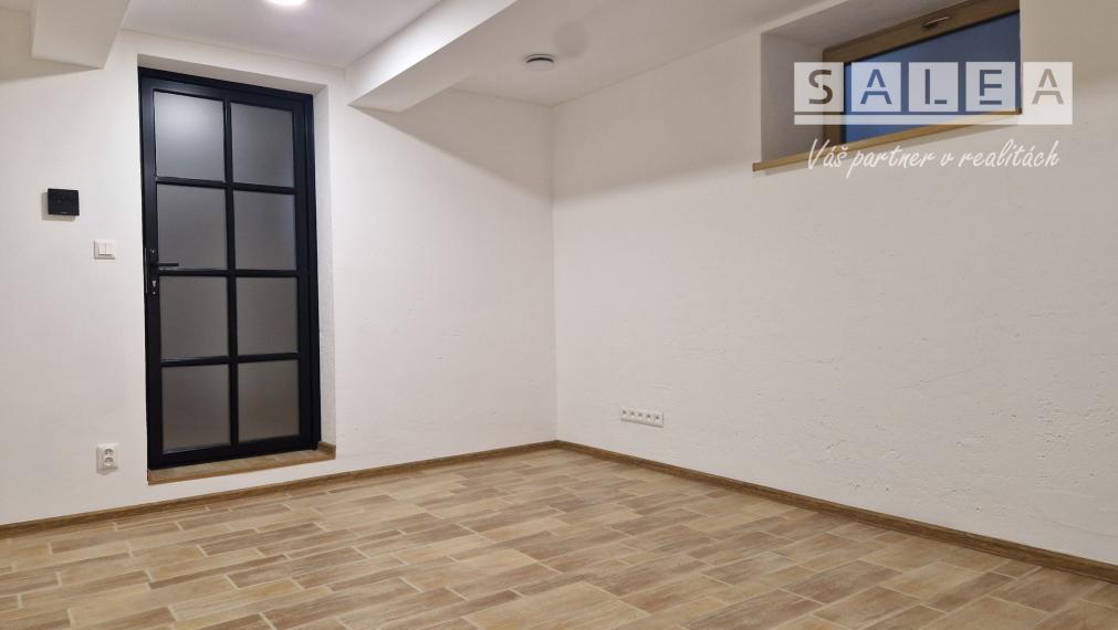 Prenájom pre pestrú ponuku služieb pešia zóna Šaľa 200 m2 alebo po miestnostiach