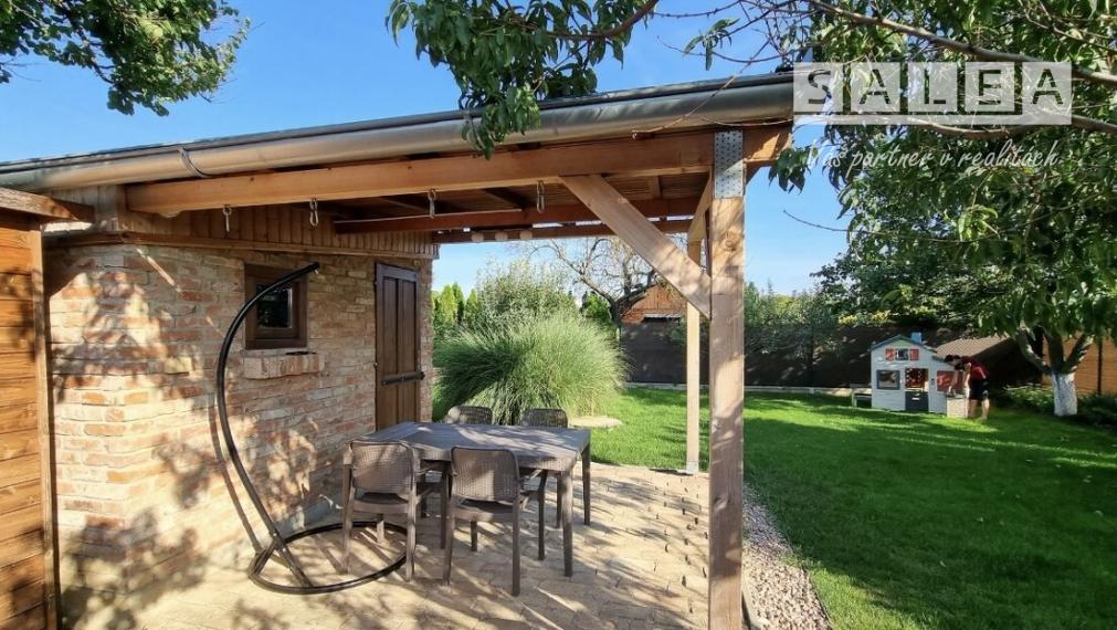 Krásna záhrada v Šali 305 m2 s chatkou pri futbalovom štadióne