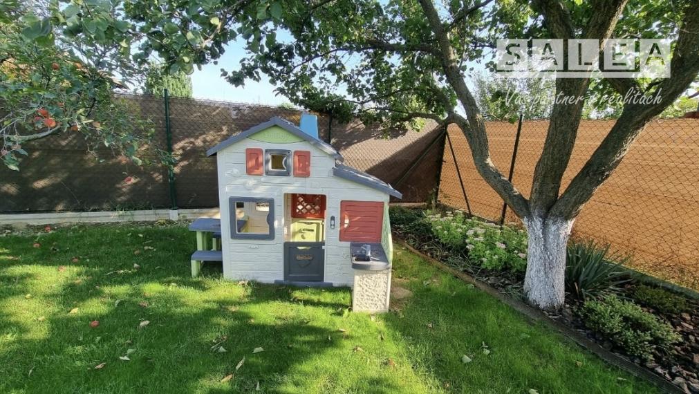 Krásna záhrada v Šali 305 m2 s chatkou pri futbalovom štadióne