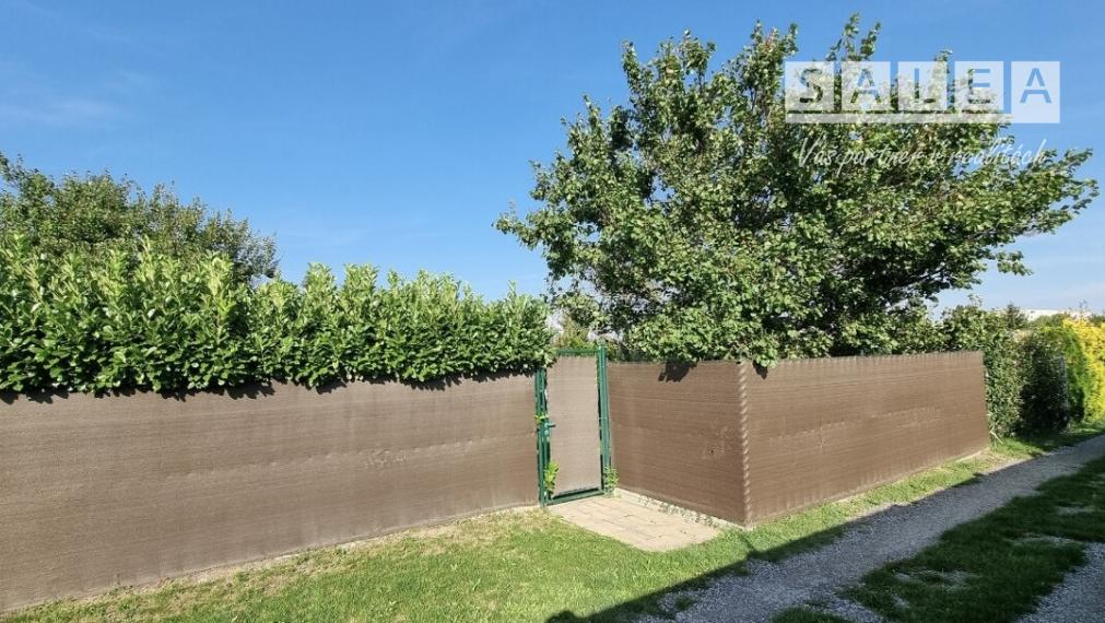 Krásna záhrada v Šali 305 m2 s chatkou pri futbalovom štadióne