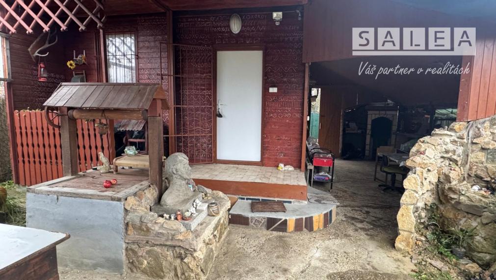 Chata v tesnej blízkosti rieky Váh v OV , v Kráľová nad Váhom