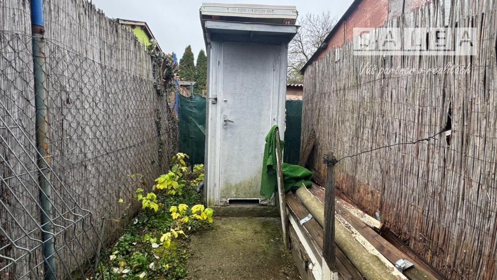 Chata v tesnej blízkosti rieky Váh v OV , v Kráľová nad Váhom