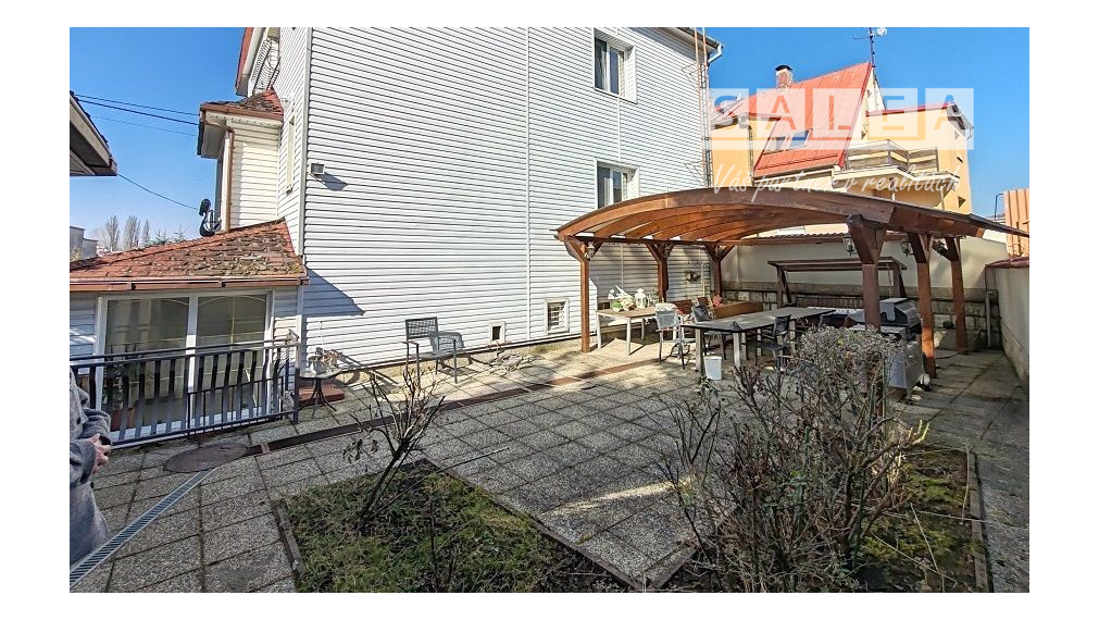 ZNÍŽENÁ CENA... EXKLUZÍVNE! VILA-DOM V PREŠOVE VÝBORNÁ LOKALITA, na pozemku o výmere 1013 m2.