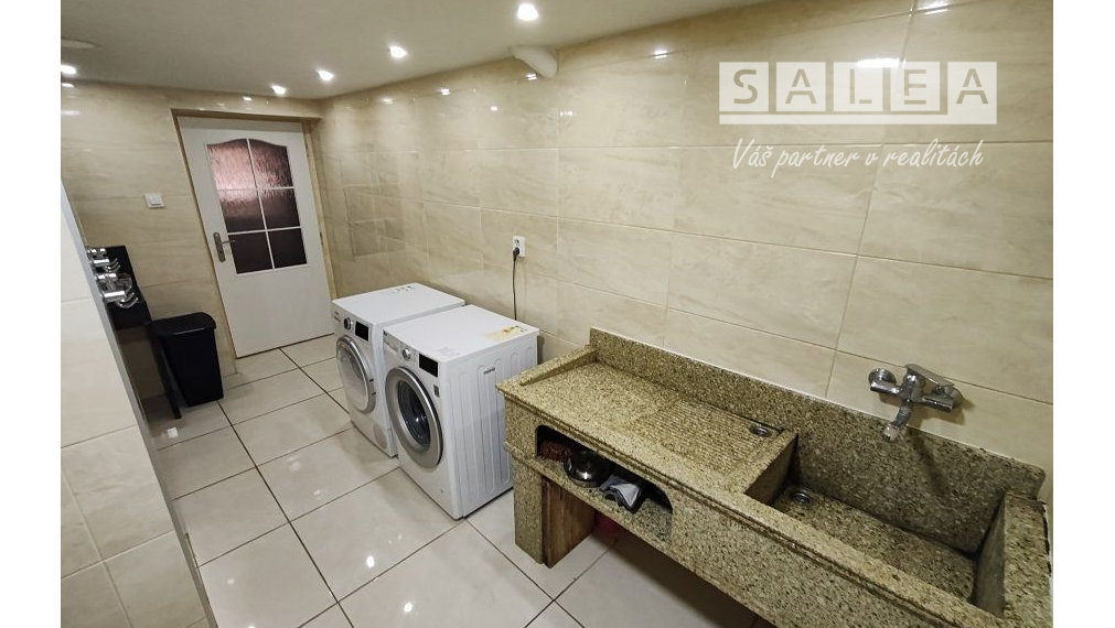 ZNÍŽENÁ CENA... EXKLUZÍVNE! VILA-DOM V PREŠOVE VÝBORNÁ LOKALITA, na pozemku o výmere 1013 m2.