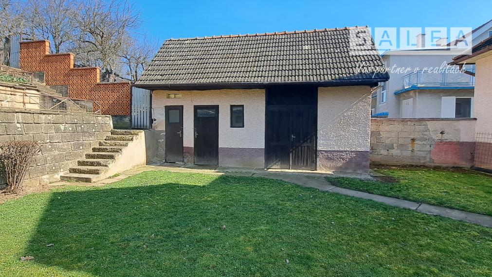 Rodinný dom v obci Lovča aj s garážou a záhradou