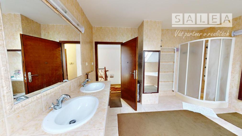 Vila dom 452m2 na pozemku 713m2,centre mesta Dunajská streda