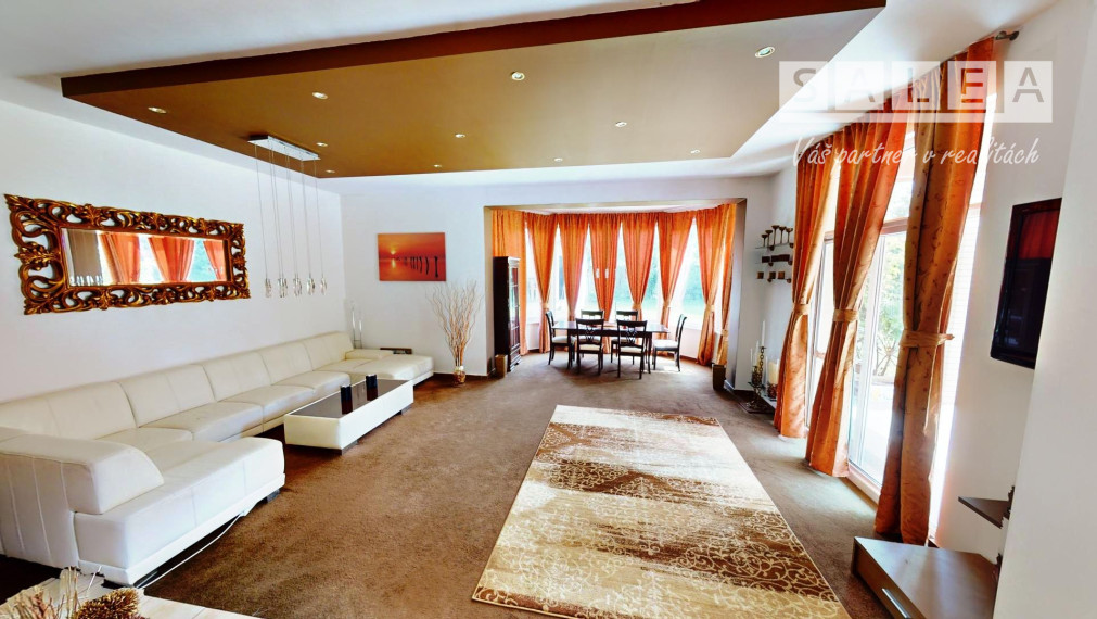 Vila dom 452m2 na pozemku 713m2,centre mesta Dunajská streda