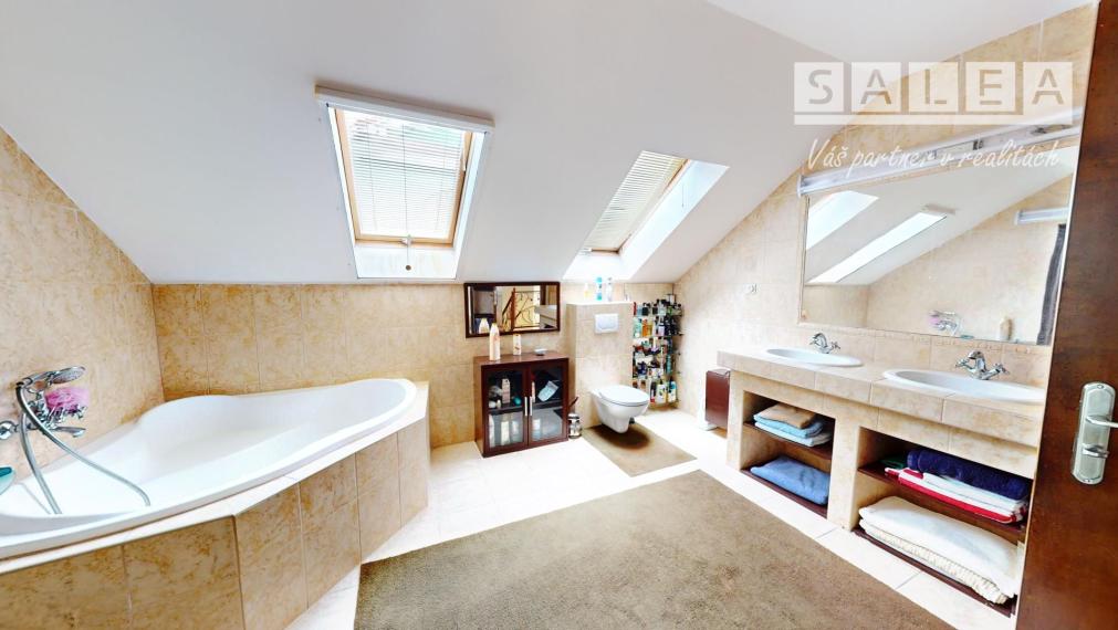 Vila dom 452m2 na pozemku 713m2,centre mesta Dunajská streda