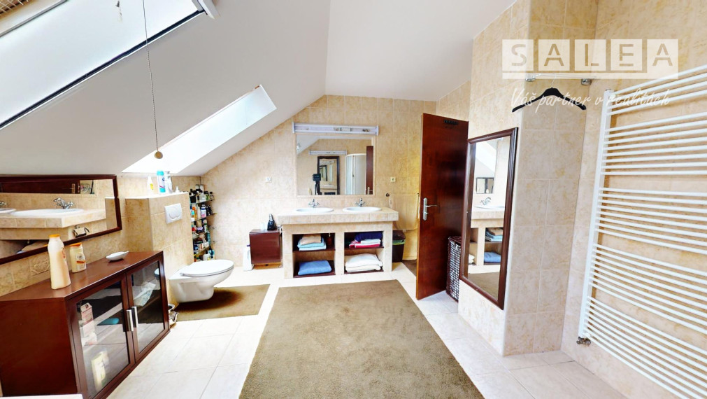 Vila dom 452m2 na pozemku 713m2,centre mesta Dunajská streda