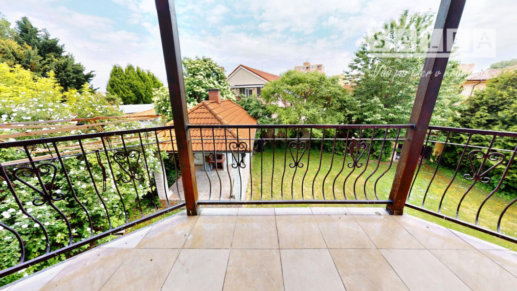 Vila dom 452m2 na pozemku 713m2,centre mesta Dunajská streda