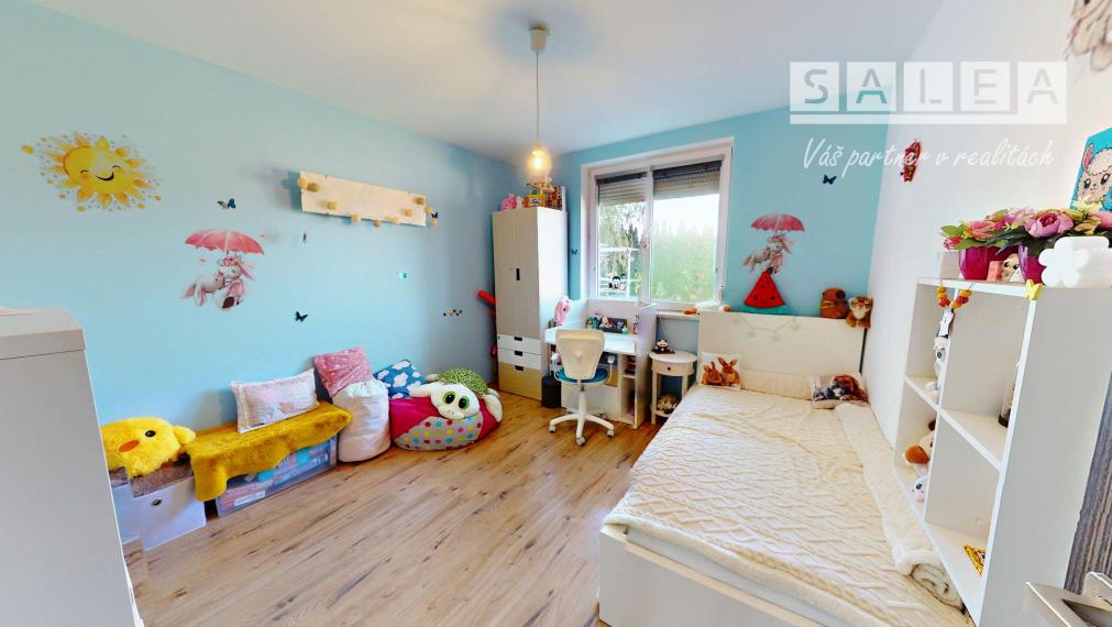 Zánovný 4i-rodinný dom a garáž na pozemku 1087m2 Tomášikovo