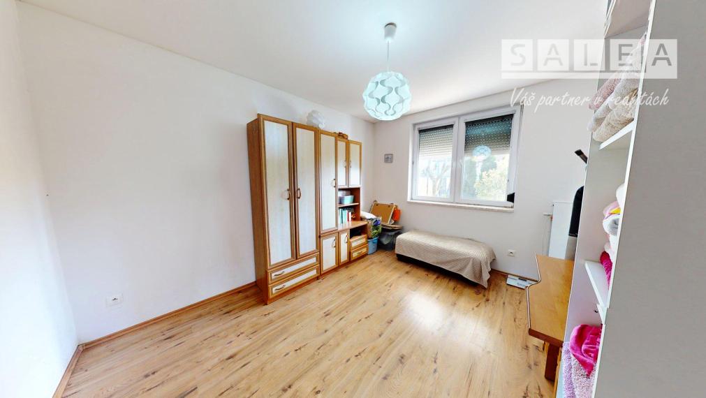 Zánovný 4i-rodinný dom a garáž na pozemku 1087m2 Tomášikovo