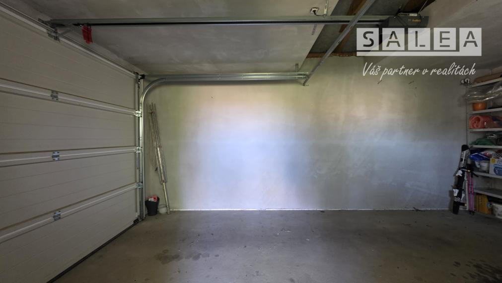 Zánovný 4i-rodinný dom a garáž na pozemku 1087m2 Tomášikovo