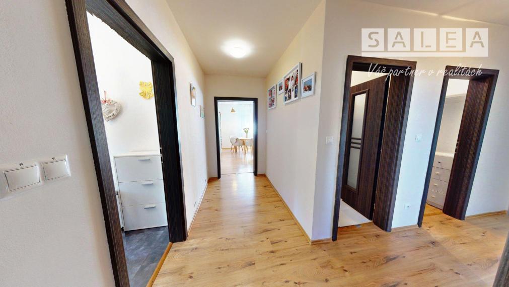 Zánovný 4i-rodinný dom a garáž na pozemku 1087m2 Tomášikovo