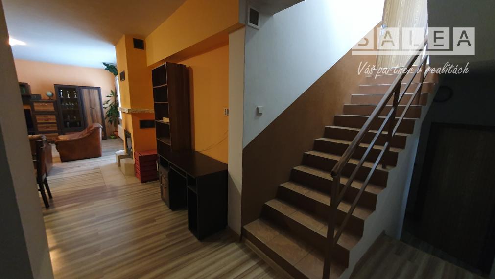 Zaujímavé Rodinný dom 5-iz.+garáž+1x park. Komenského PN