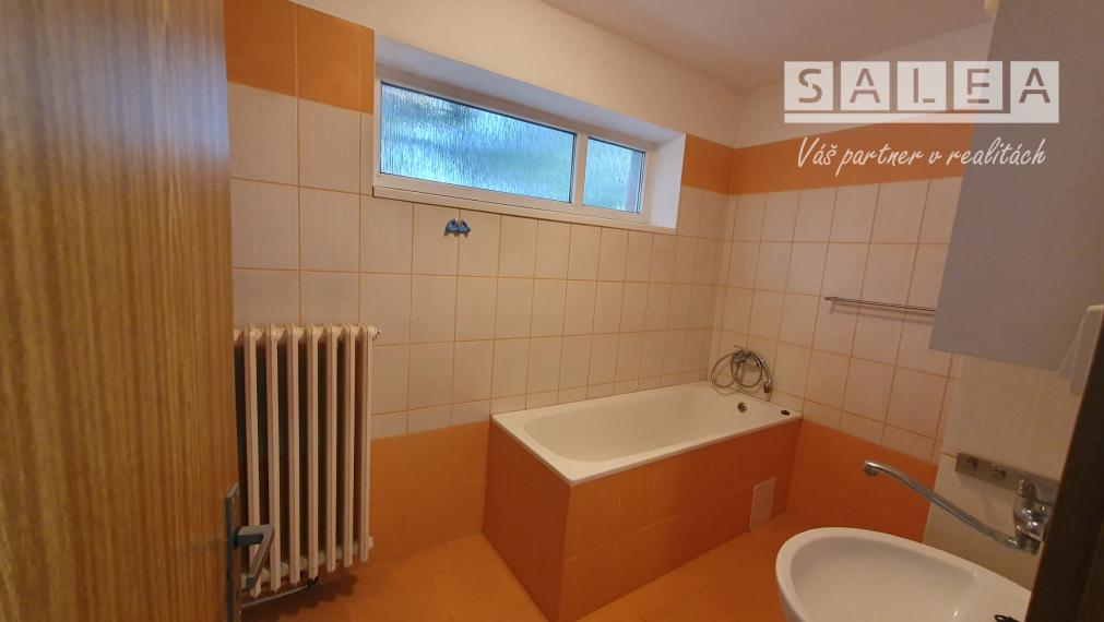 Zaujímavé Rodinný dom 5-iz.+garáž+1x park. Komenského PN