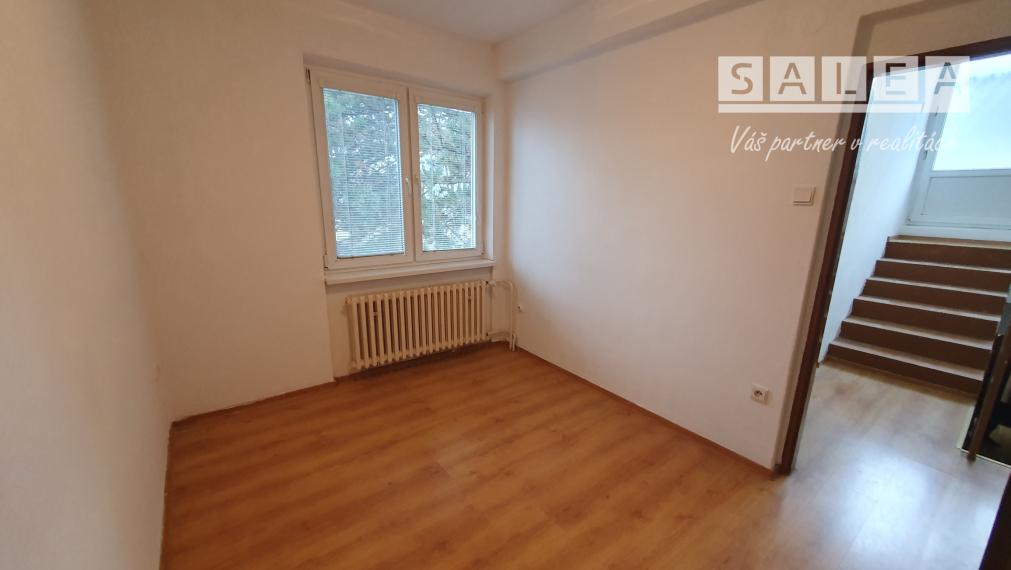 Zaujímavé Rodinný dom 5-iz.+garáž+1x park. Komenského PN