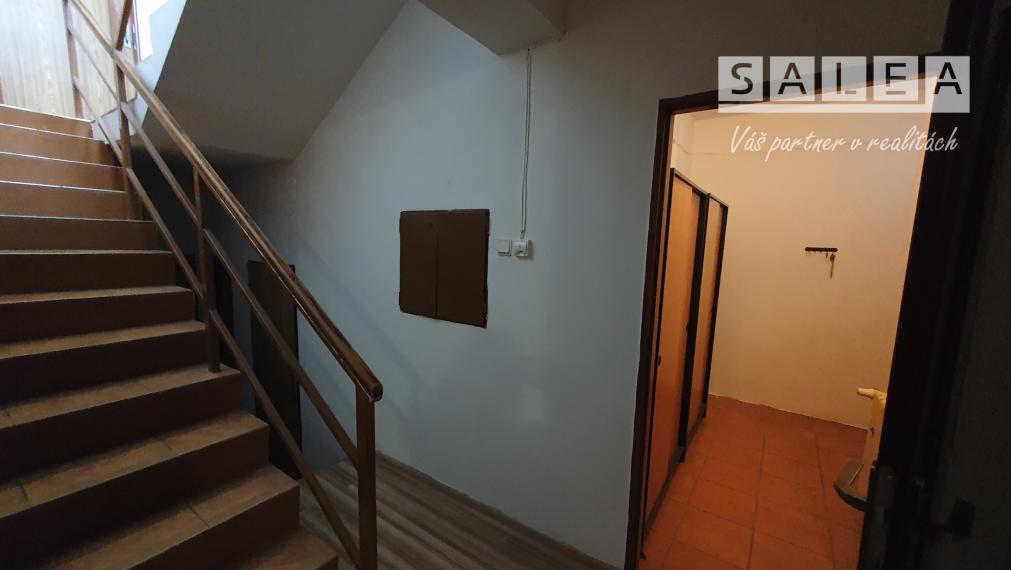 Zaujímavé Rodinný dom 5-iz.+garáž+1x park. Komenského PN