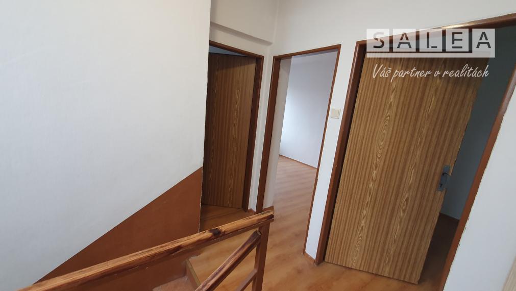 Zaujímavé Rodinný dom 5-iz.+garáž+1x park. Komenského PN