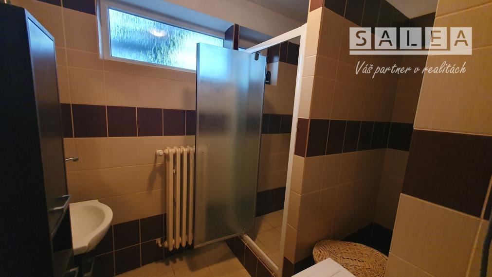 Zaujímavé Rodinný dom 5-iz.+garáž+1x park. Komenského PN