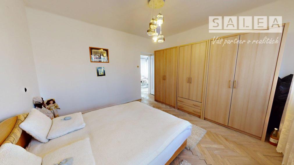 NADŠTANDARDNÝ 3-IZBOVÝ TEHLOVÝ BYT (81 m²) S VLASTNOU KOTOLŇOU v Krompachoch