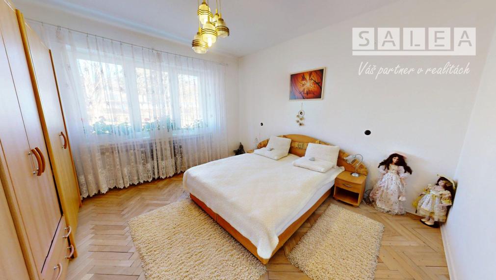 NADŠTANDARDNÝ 3-IZBOVÝ TEHLOVÝ BYT (81 m²) S VLASTNOU KOTOLŇOU v Krompachoch