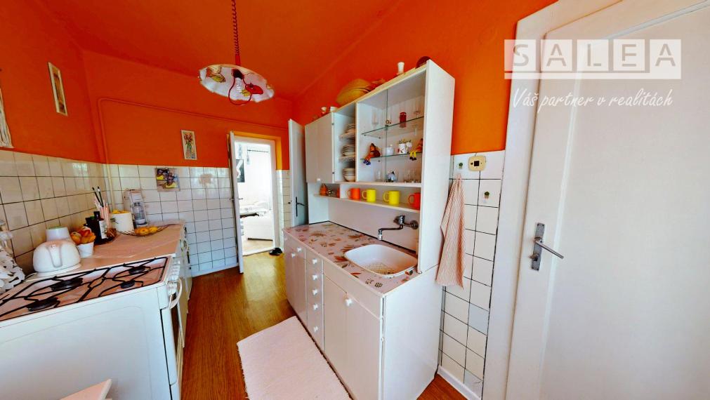 NADŠTANDARDNÝ 3-IZBOVÝ TEHLOVÝ BYT (81 m²) S VLASTNOU KOTOLŇOU v Krompachoch