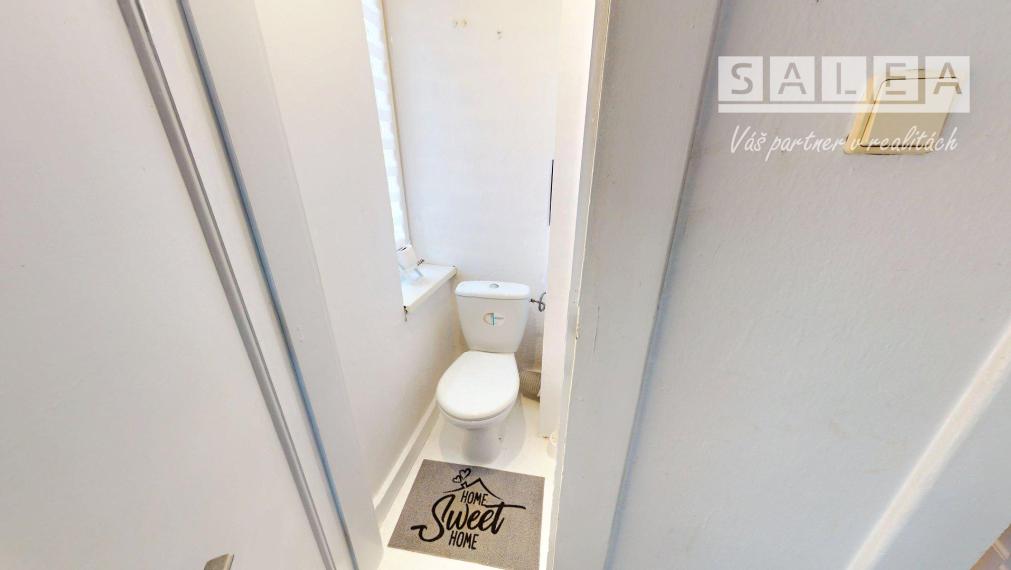 NADŠTANDARDNÝ 3-IZBOVÝ TEHLOVÝ BYT (81 m²) S VLASTNOU KOTOLŇOU v Krompachoch