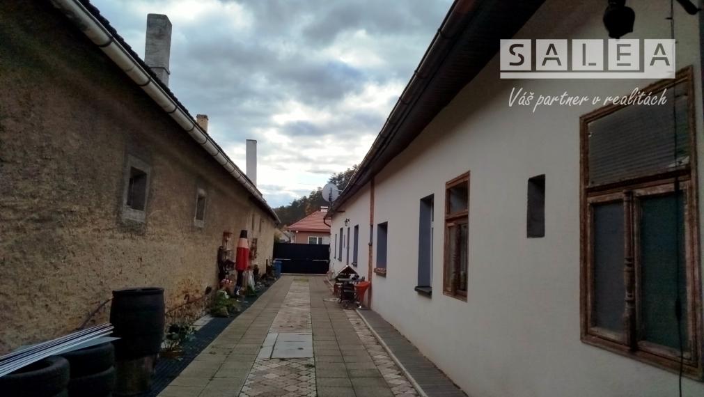 DOM V CENE BYTU A SO ZARIADENÍM! 4-izbový dom po rekonštrukcii v CENTRE Jasova