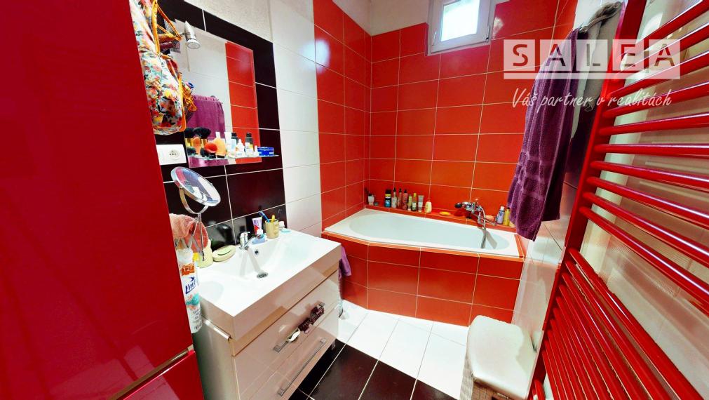 DOM V CENE BYTU A SO ZARIADENÍM! 4-izbový dom po rekonštrukcii v CENTRE Jasova