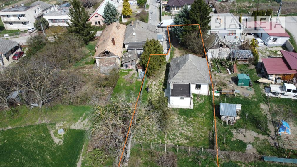 Exkluzívne na predaj dom v Seliciach