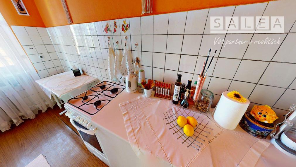 NADŠTANDARDNÝ 3-IZBOVÝ TEHLOVÝ BYT (81 m²) S VLASTNOU KOTOLŇOU v Krompachoch