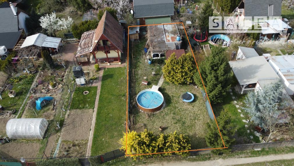 Záhrada 250 m2 v OV Kráľova nad Váhom s bazénom na predaj