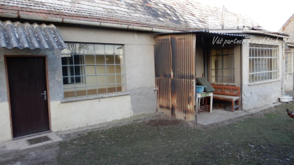 Slnečné dva domy na jednom pozemku,  130 m2, garáž, Kozárovce, okr. Levice