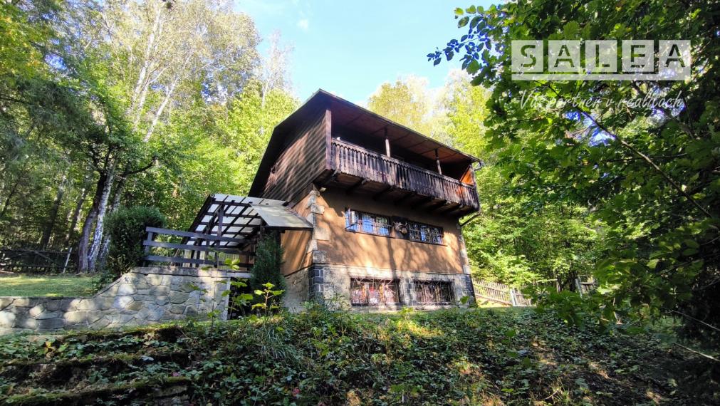 CHATA UPROSTRED LESA, POZEMOK 1782m2, ČADCA - BREHY