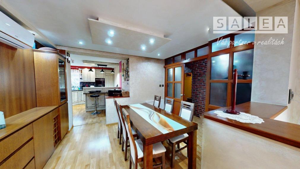 Zariadený, wellness, 8i- 470m2, pozemok 1840m2, Horné Saliby