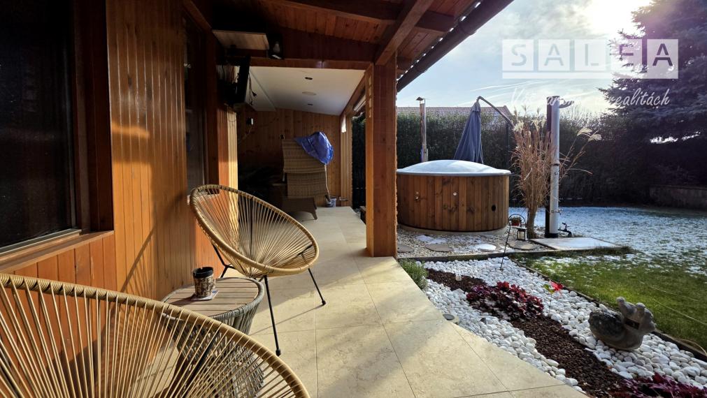 Zariadený, wellness, 8i- 470m2, pozemok 1840m2, Horné Saliby