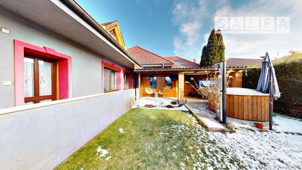 Zariadený, wellness, 8i- 470m2, pozemok 1840m2, Horné Saliby